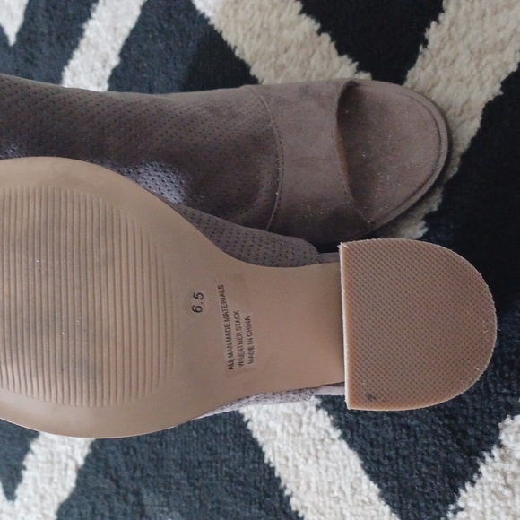 Super cute peep toe booties - Picture 3 of 3